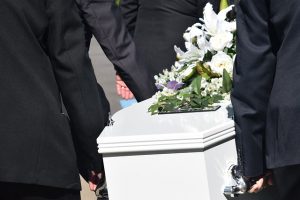 jak się ubrać na pogrzebie